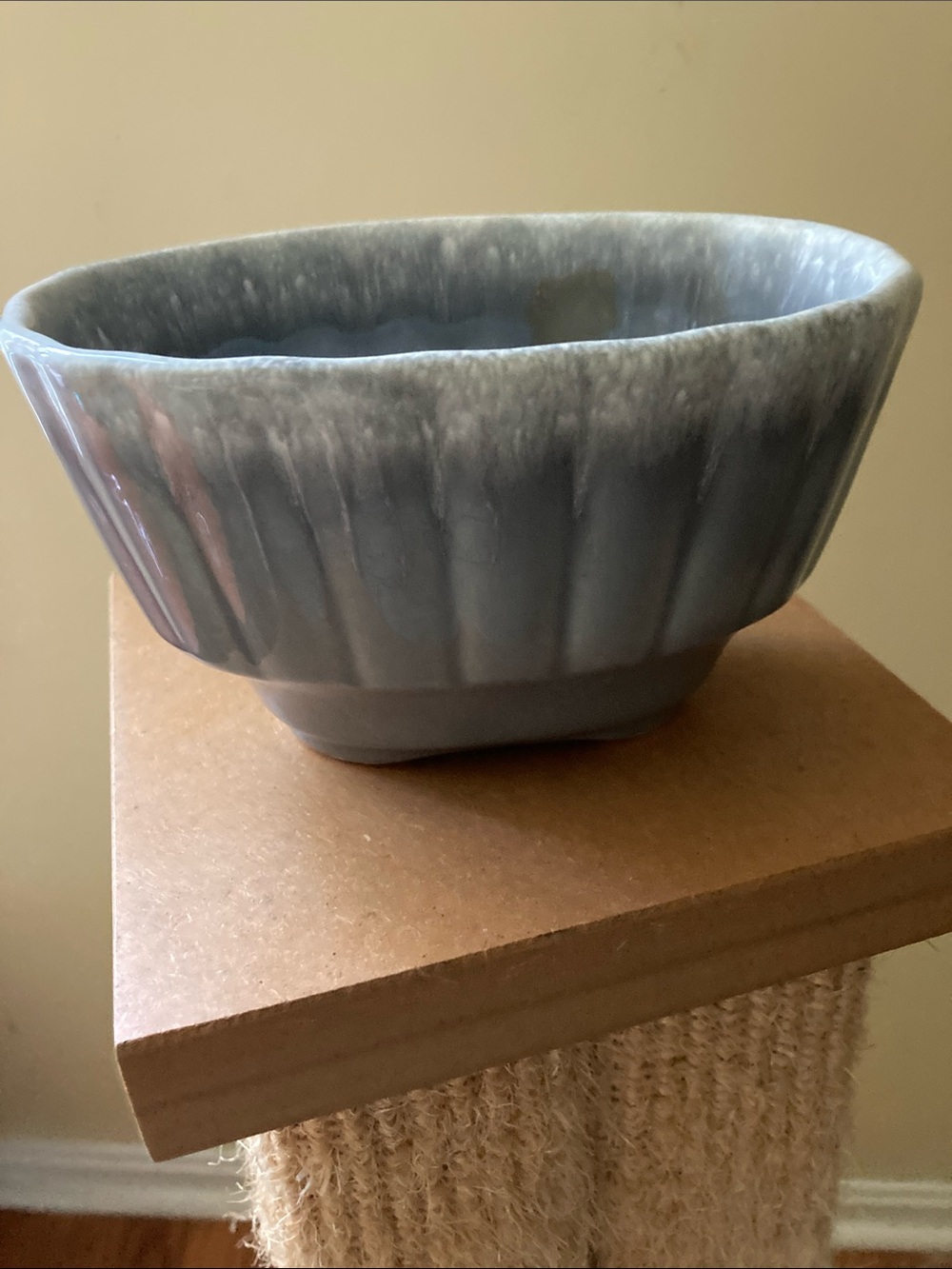 Hull Pottery 719 Ceramic Bowl in Heather Gray Glaze